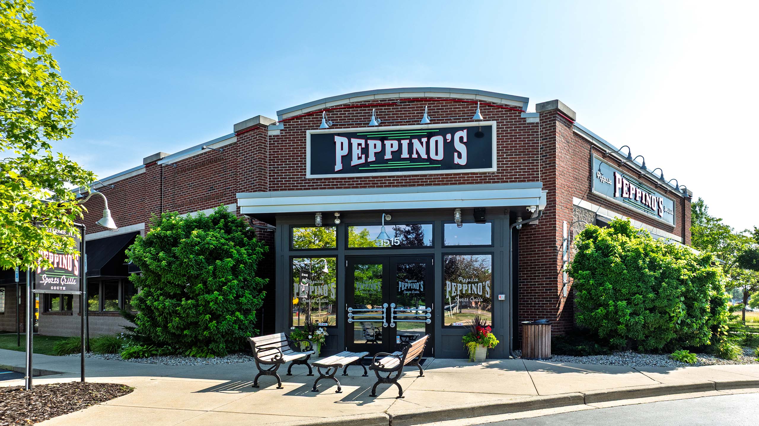 South Kentwood Sports Bar And Grille