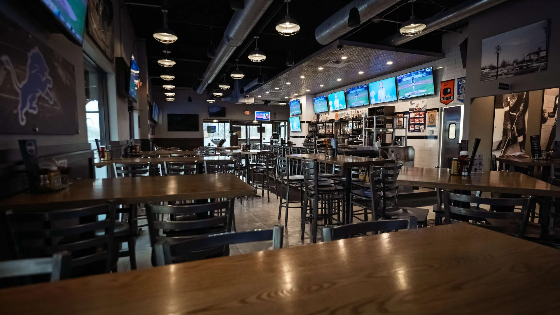 Sports Bar And Grille In Jenison Mi 2